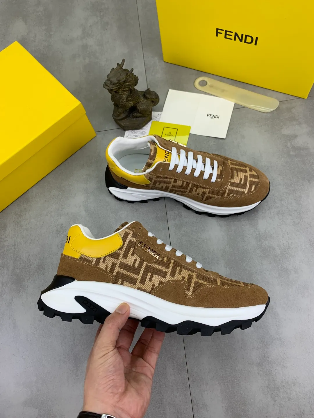 ​Men's shoes 💰P440 💰【New】Little monster 🆘 New FENDI 🕶️🕶️Simple routing effect, showing an elegant and cool driving shoe 🎬Using imported calfskin + first-layer pigskin lining🐂Excellent material🎬Detailed workmanship 🤗Comfortable foot feel➰➰. ​Pair it with any outfit to show your taste and temperament, low-key luxury ♻️Design ​simple and elegant ​noble and fashionable 🍃​Very loved and favored by trendy men 💓❤️Size: 38-44 (45 customized) 3️⃣ colors available